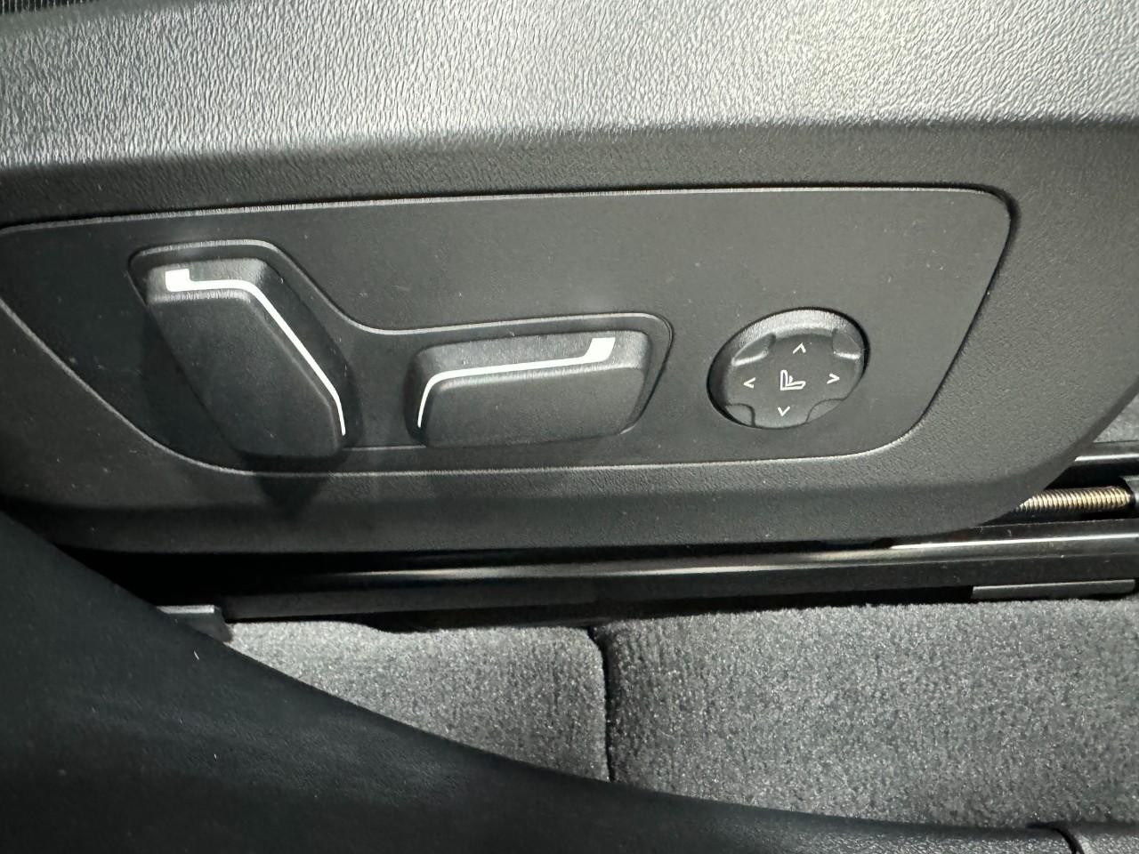 BMW X3 Vehicle Full-screen Gallery Image 19