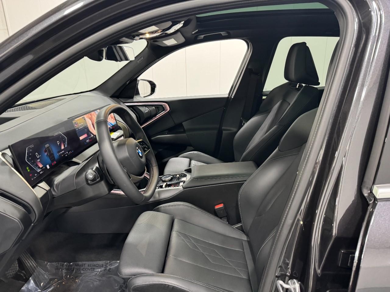 BMW X3 Vehicle Full-screen Gallery Image 24