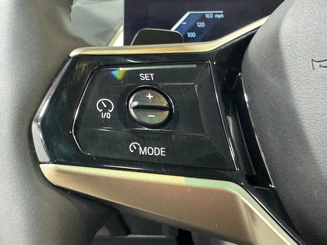 BMW X3 Vehicle Full-screen Gallery Image 27