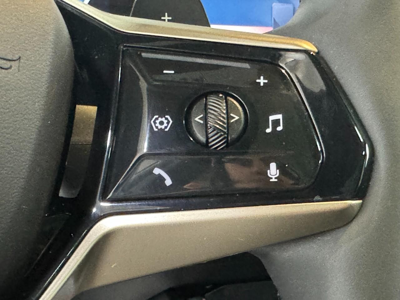 BMW X3 Vehicle Full-screen Gallery Image 28