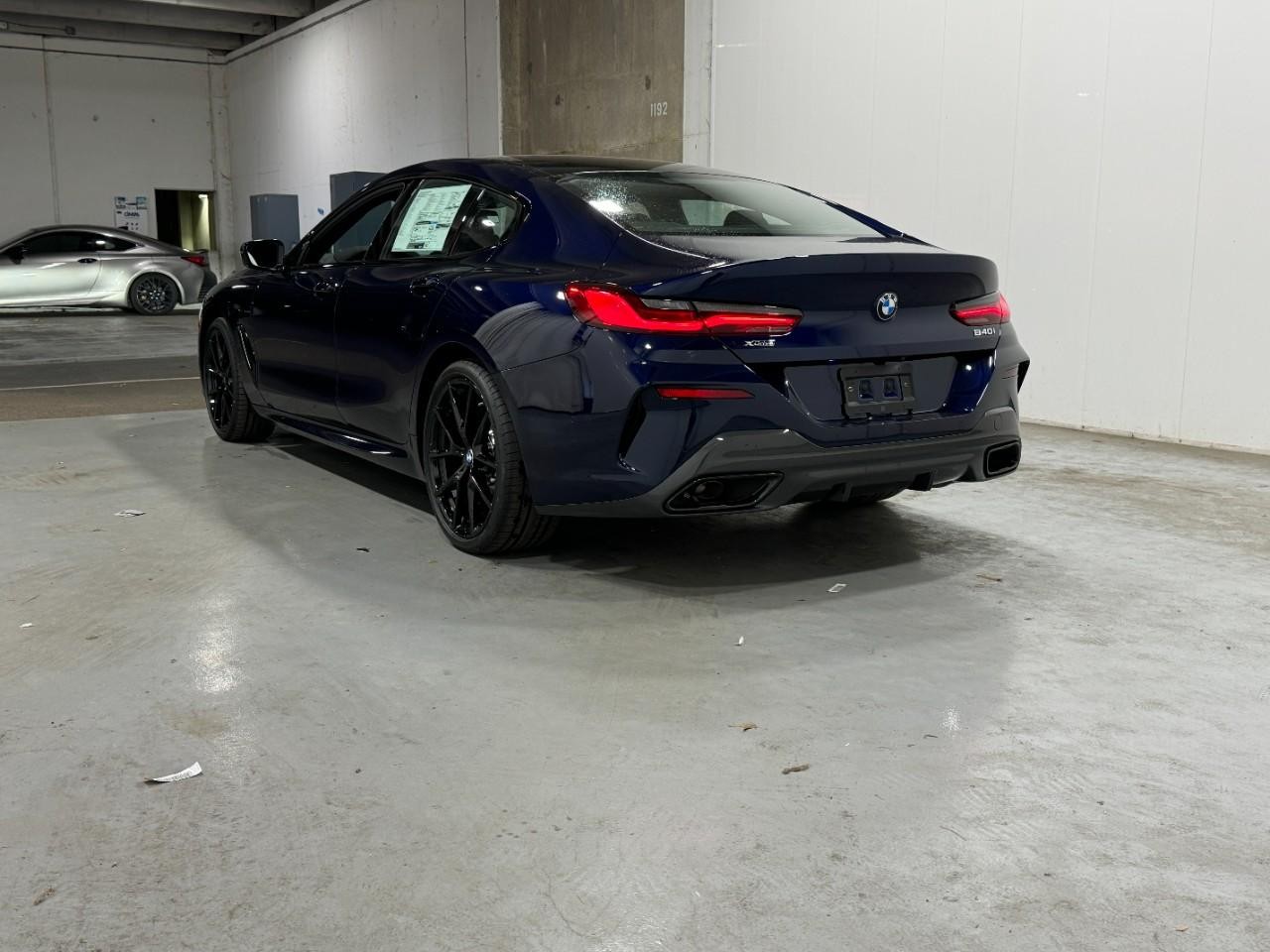 BMW 8 Series Vehicle Full-screen Gallery Image 3