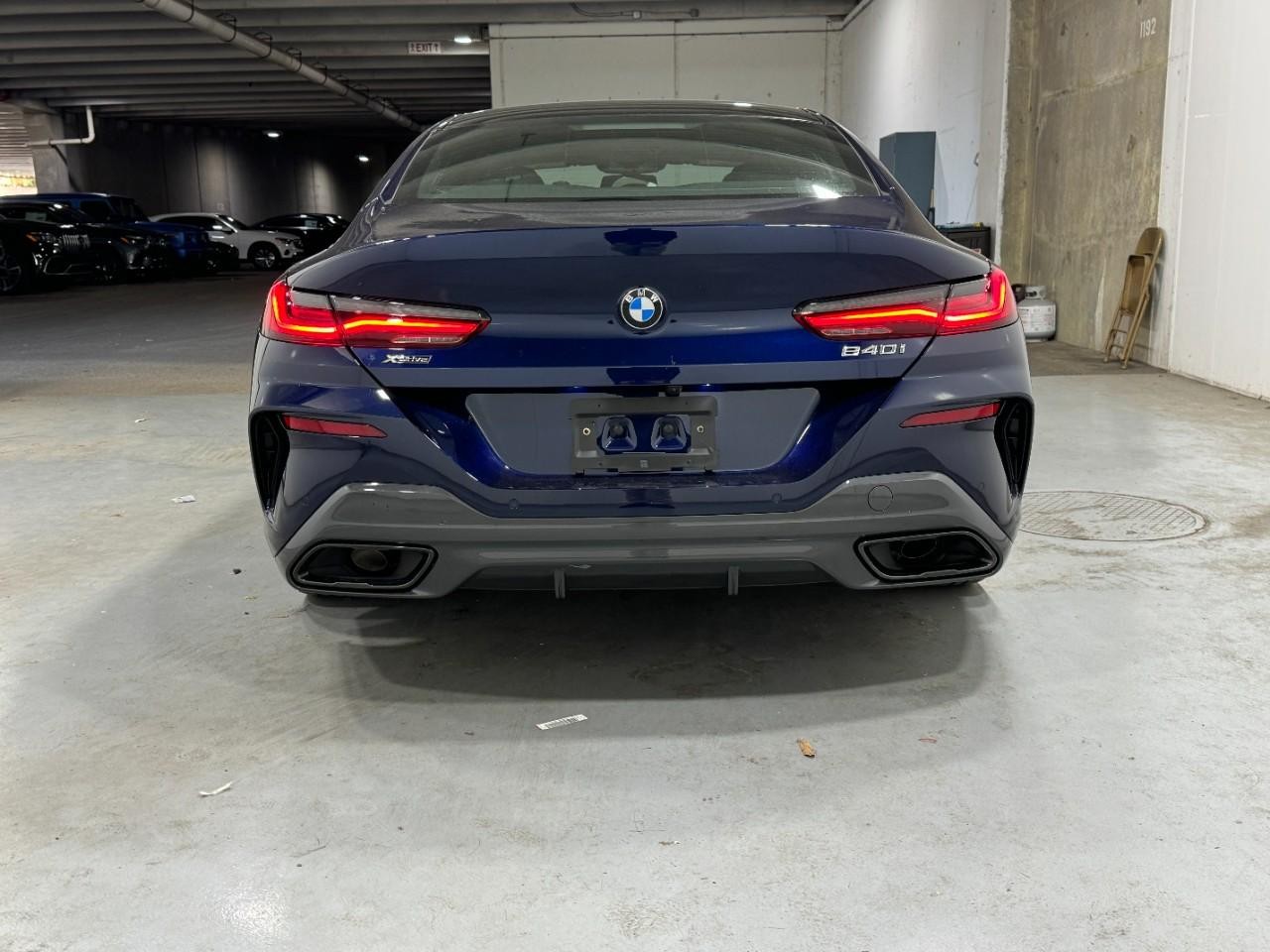 BMW 8 Series Vehicle Full-screen Gallery Image 9