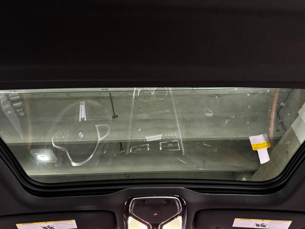 BMW 8 Series Vehicle Full-screen Gallery Image 12