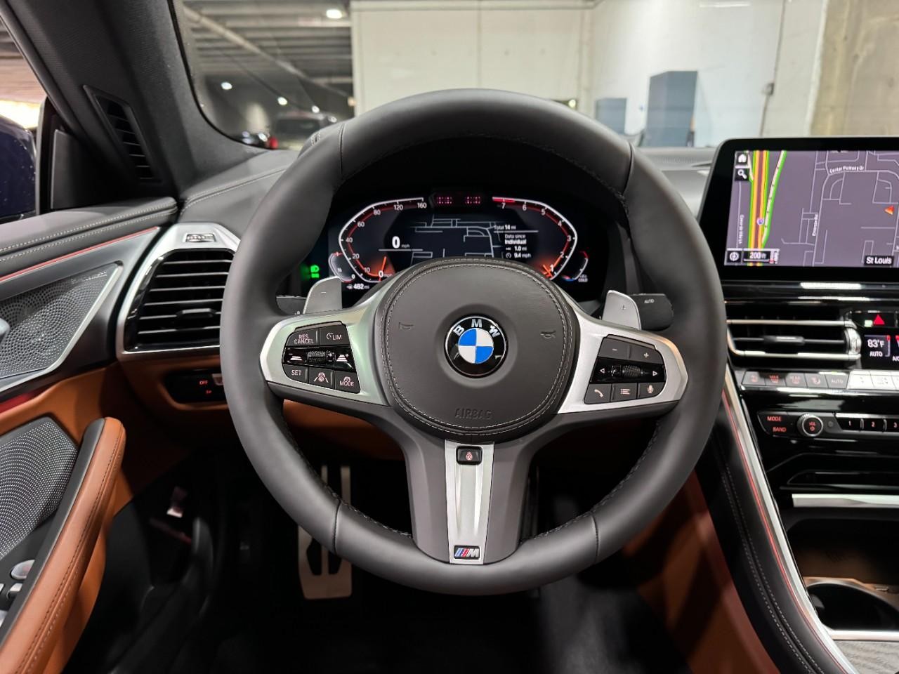 BMW 8 Series Vehicle Full-screen Gallery Image 14