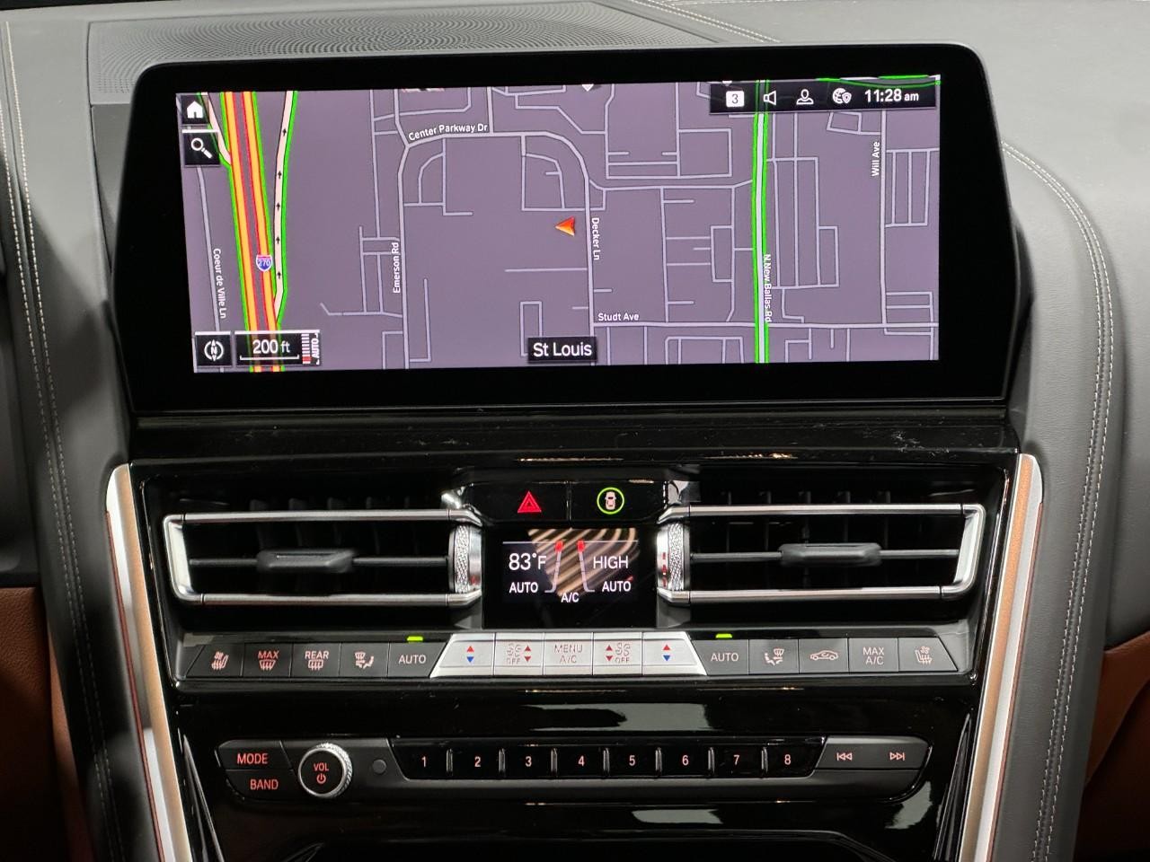 BMW 8 Series Vehicle Full-screen Gallery Image 15