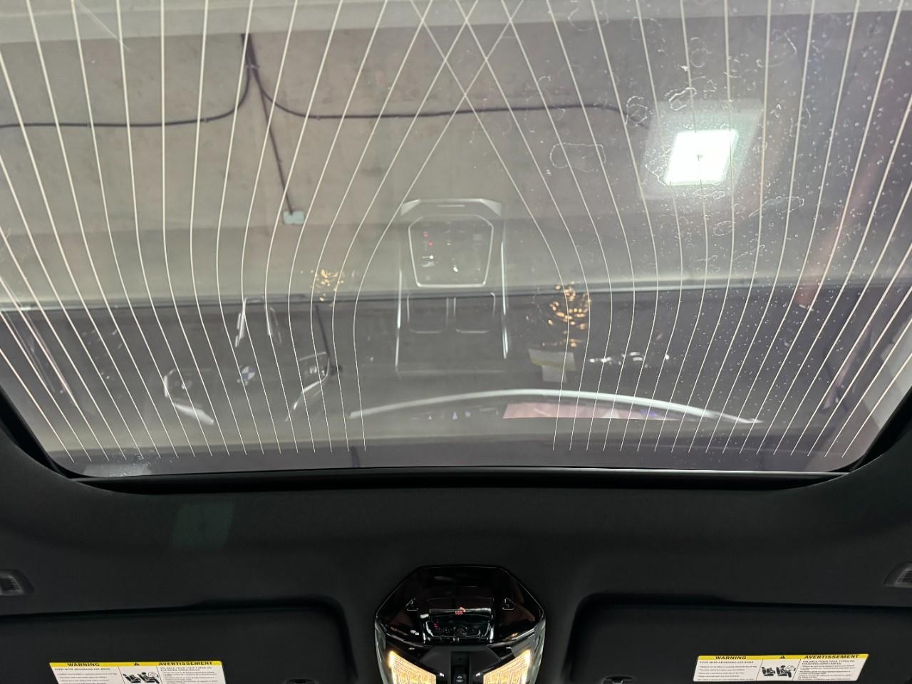 BMW 7 Series Vehicle Full-screen Gallery Image 11