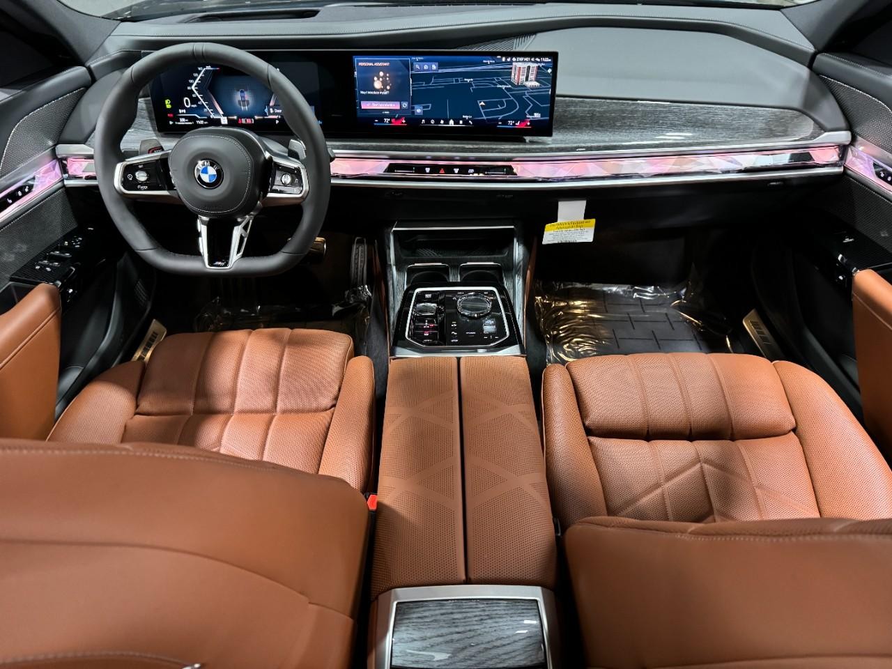 BMW 7 Series Vehicle Full-screen Gallery Image 12