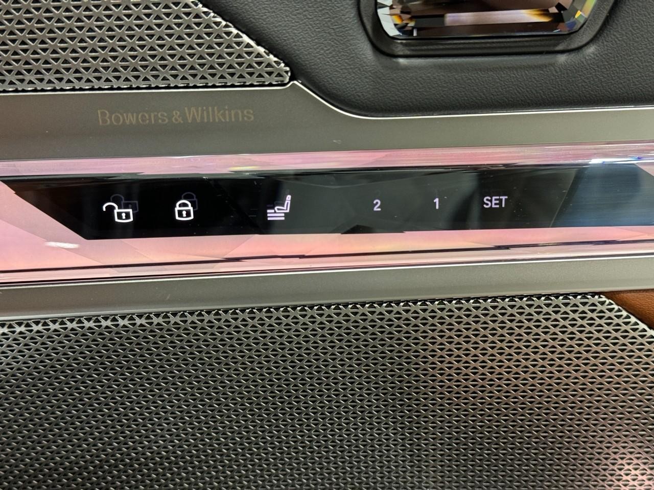 BMW 7 Series Vehicle Full-screen Gallery Image 20