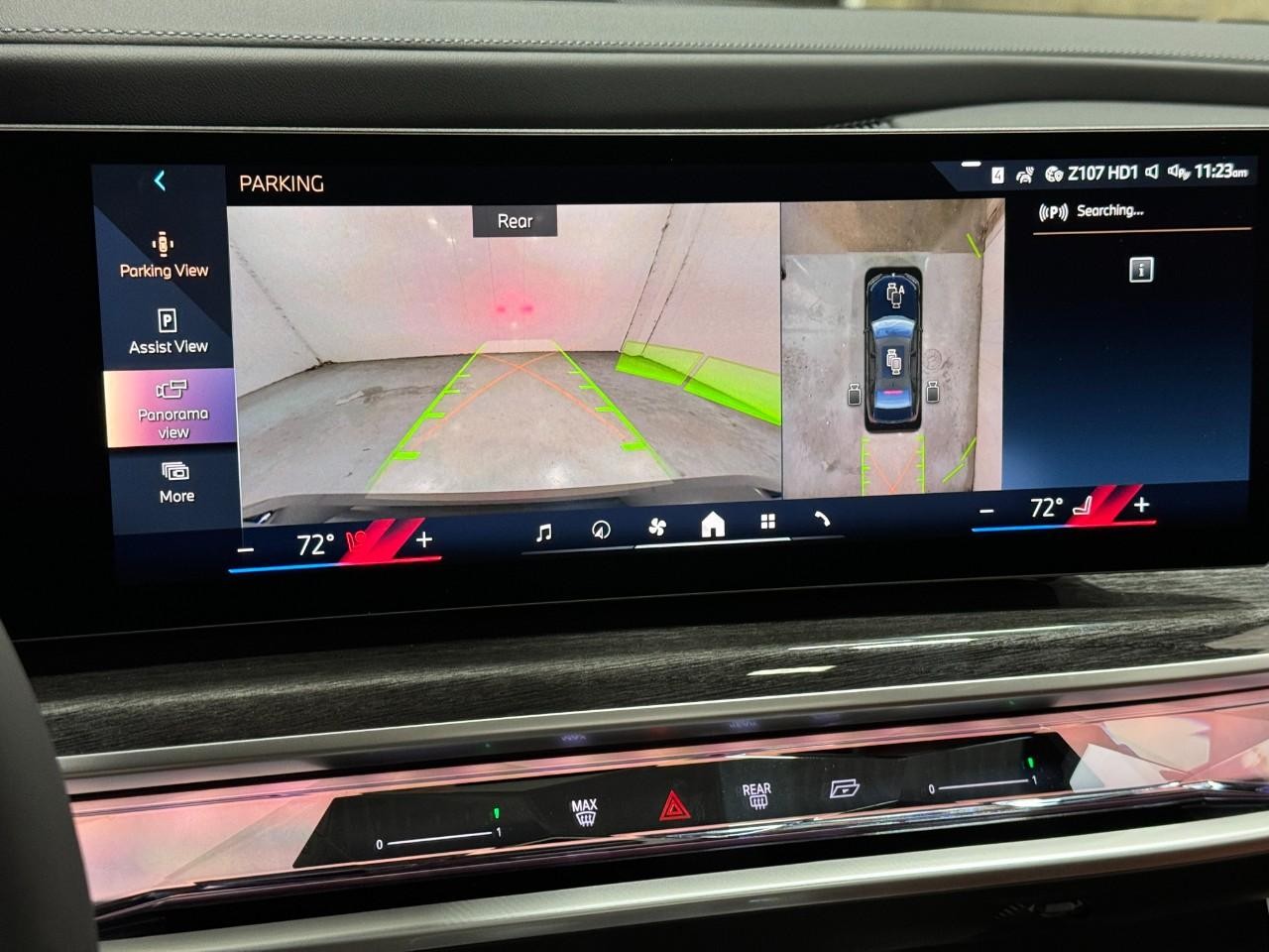 BMW 7 Series Vehicle Full-screen Gallery Image 31