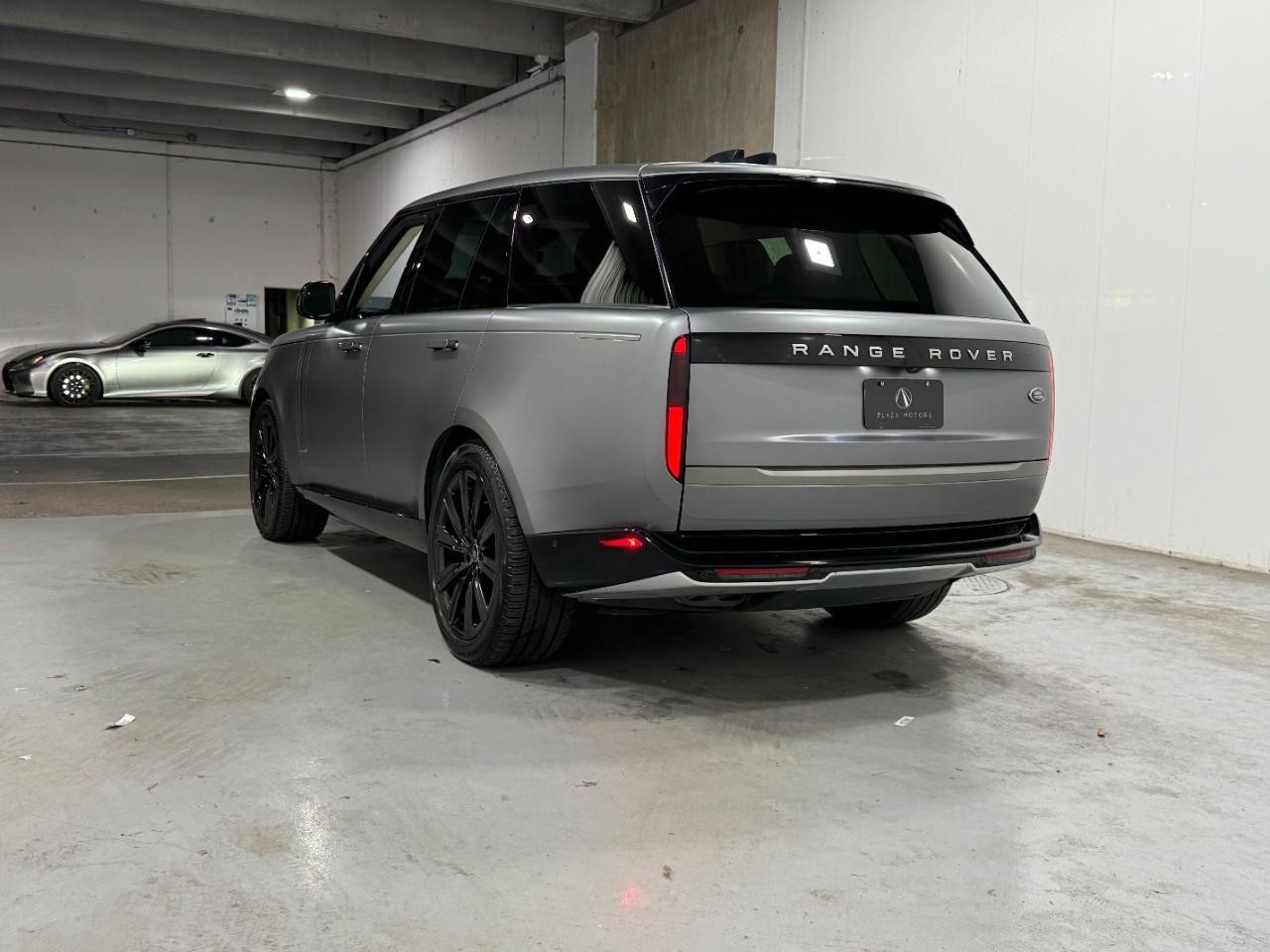Land Rover Range Rover Vehicle Full-screen Gallery Image 3