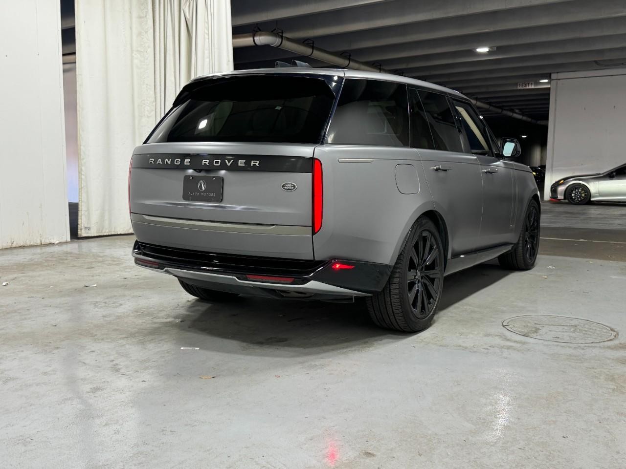 Land Rover Range Rover Vehicle Full-screen Gallery Image 4