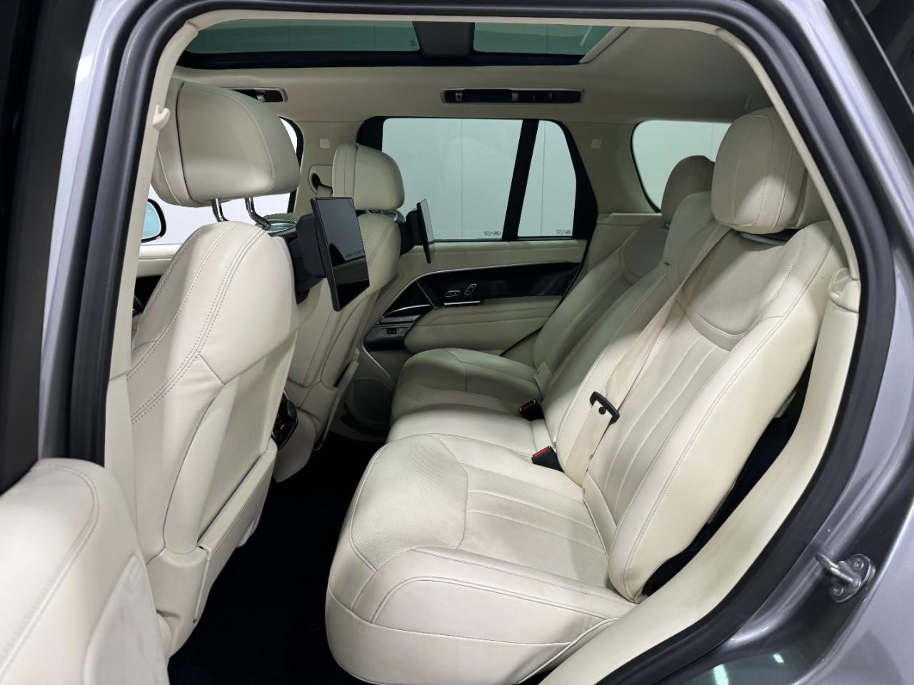 Land Rover Range Rover Vehicle Full-screen Gallery Image 8