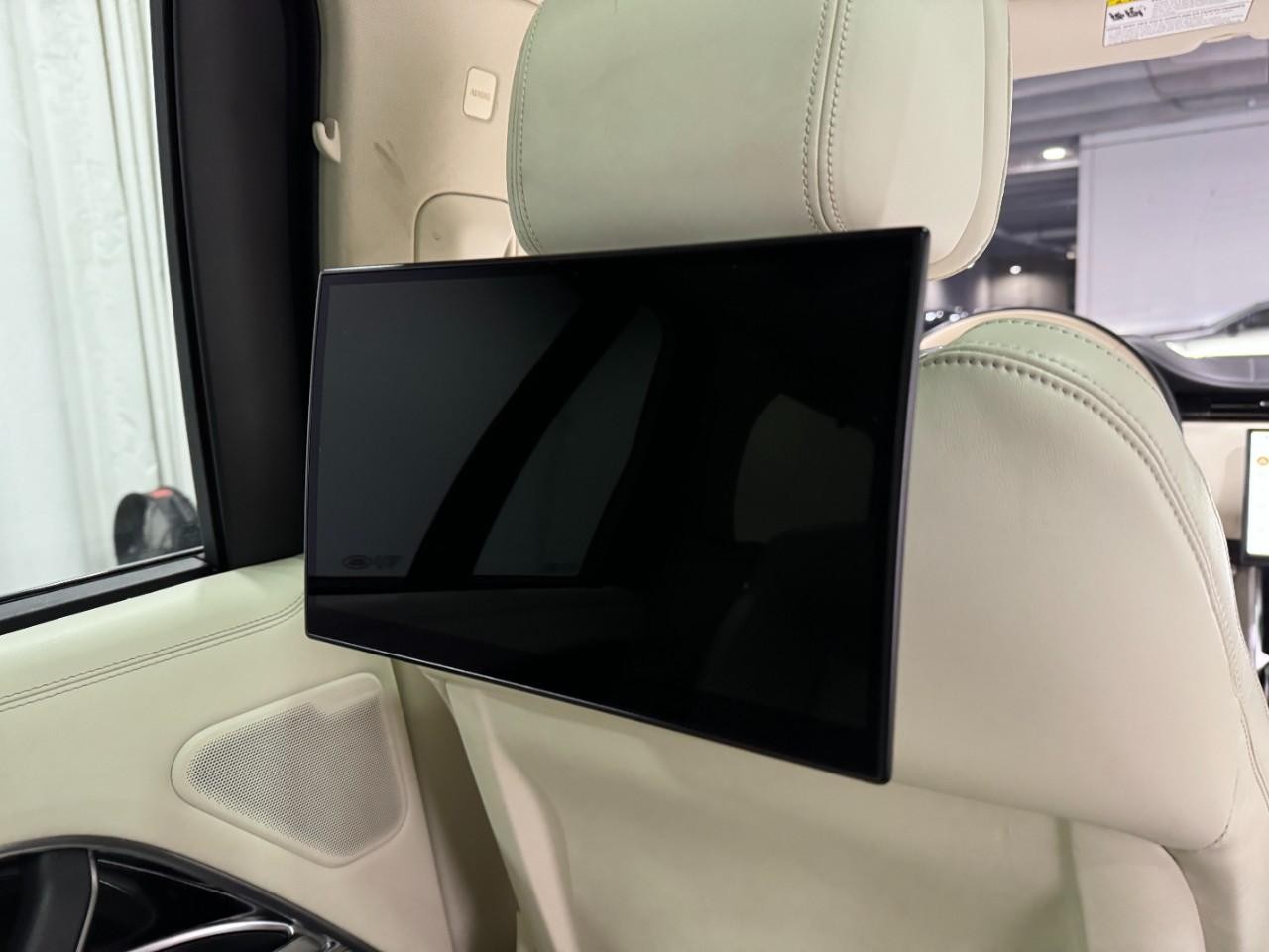 Land Rover Range Rover Vehicle Full-screen Gallery Image 11