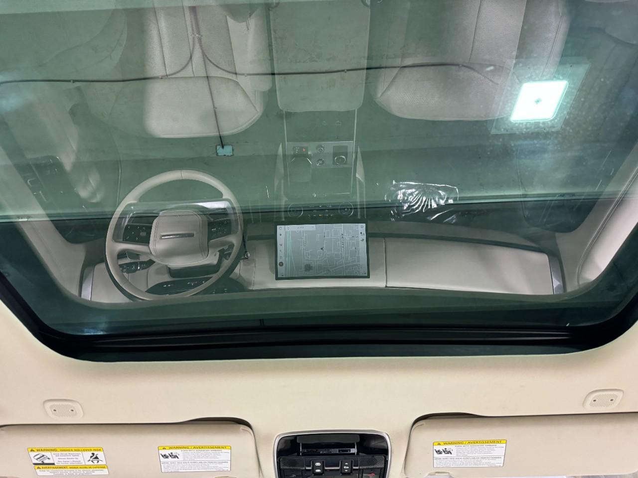 Land Rover Range Rover Vehicle Full-screen Gallery Image 13