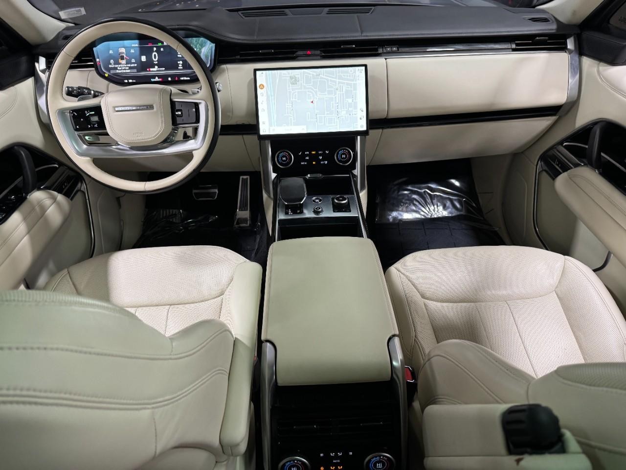 Land Rover Range Rover Vehicle Full-screen Gallery Image 14