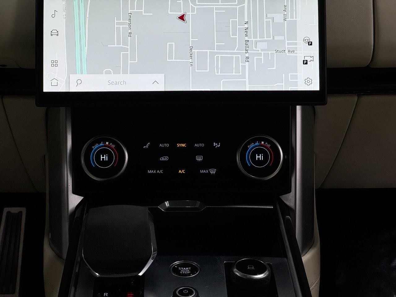 Land Rover Range Rover Vehicle Full-screen Gallery Image 17