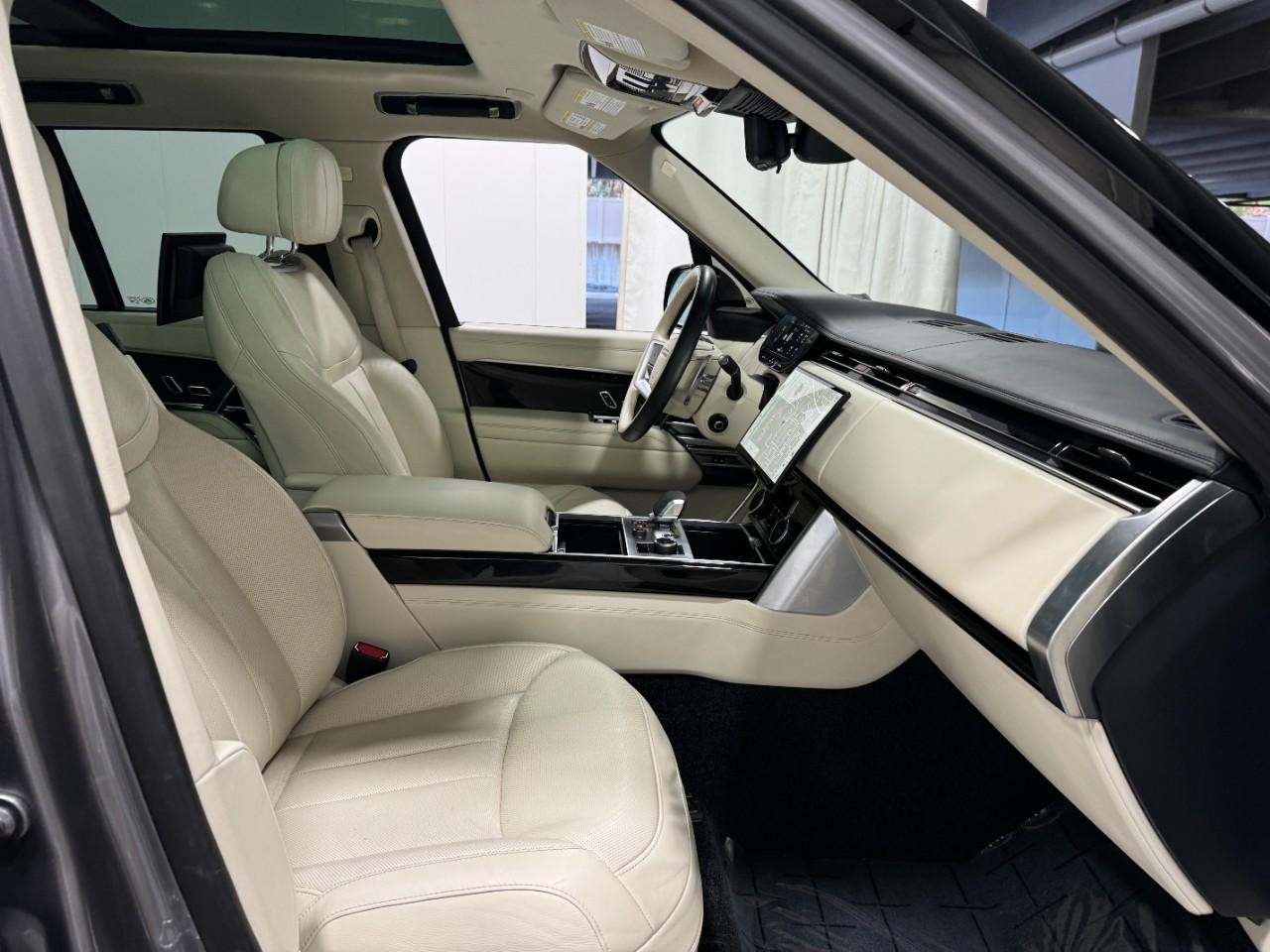 Land Rover Range Rover Vehicle Full-screen Gallery Image 20