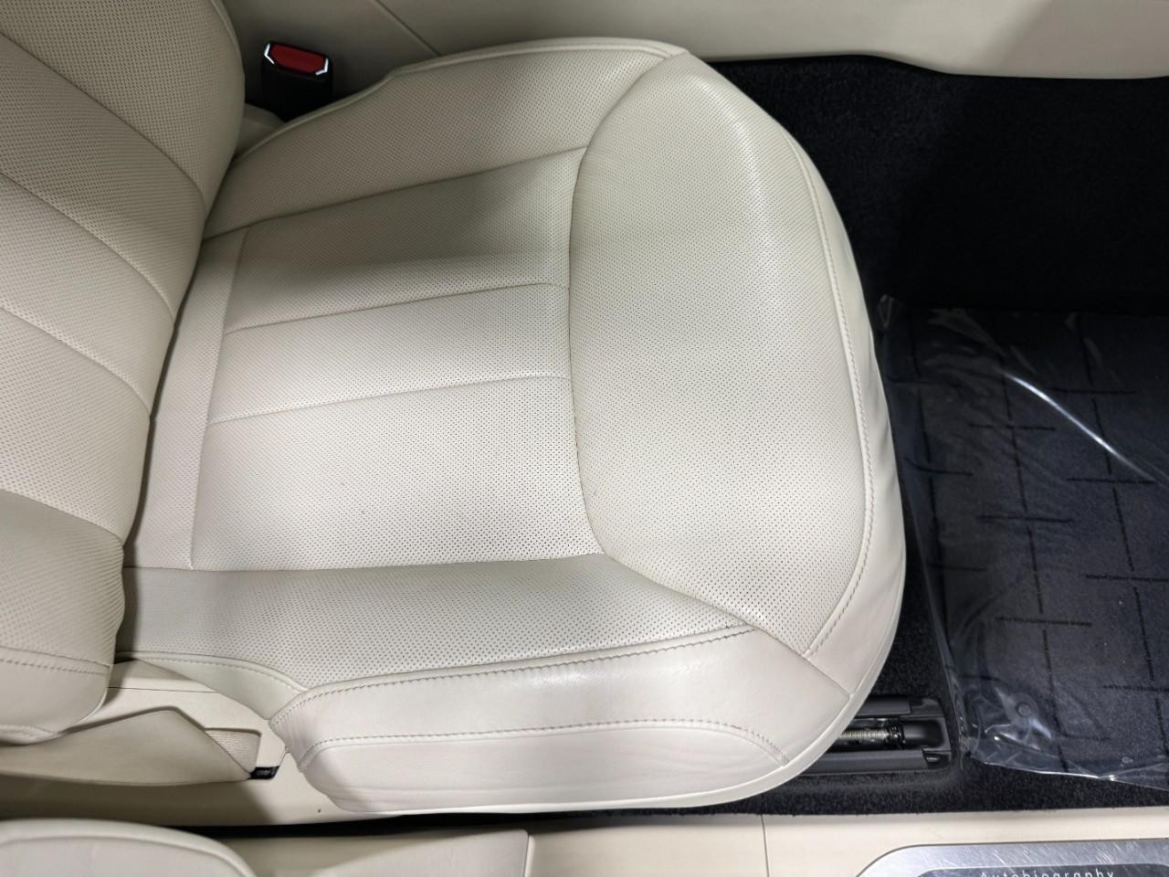 Land Rover Range Rover Vehicle Full-screen Gallery Image 21