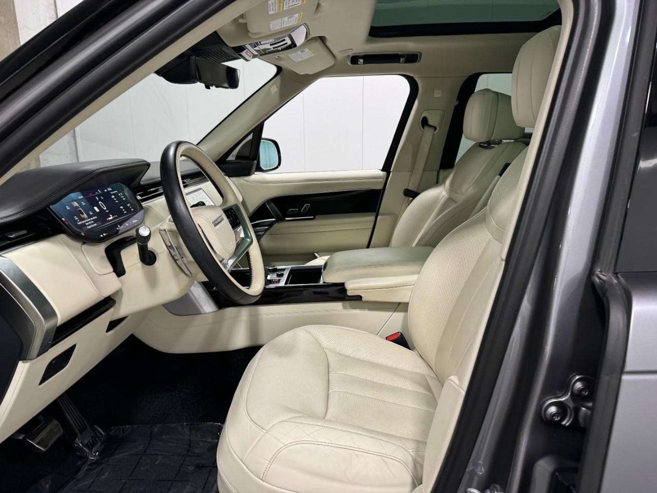 Land Rover Range Rover Vehicle Full-screen Gallery Image 29