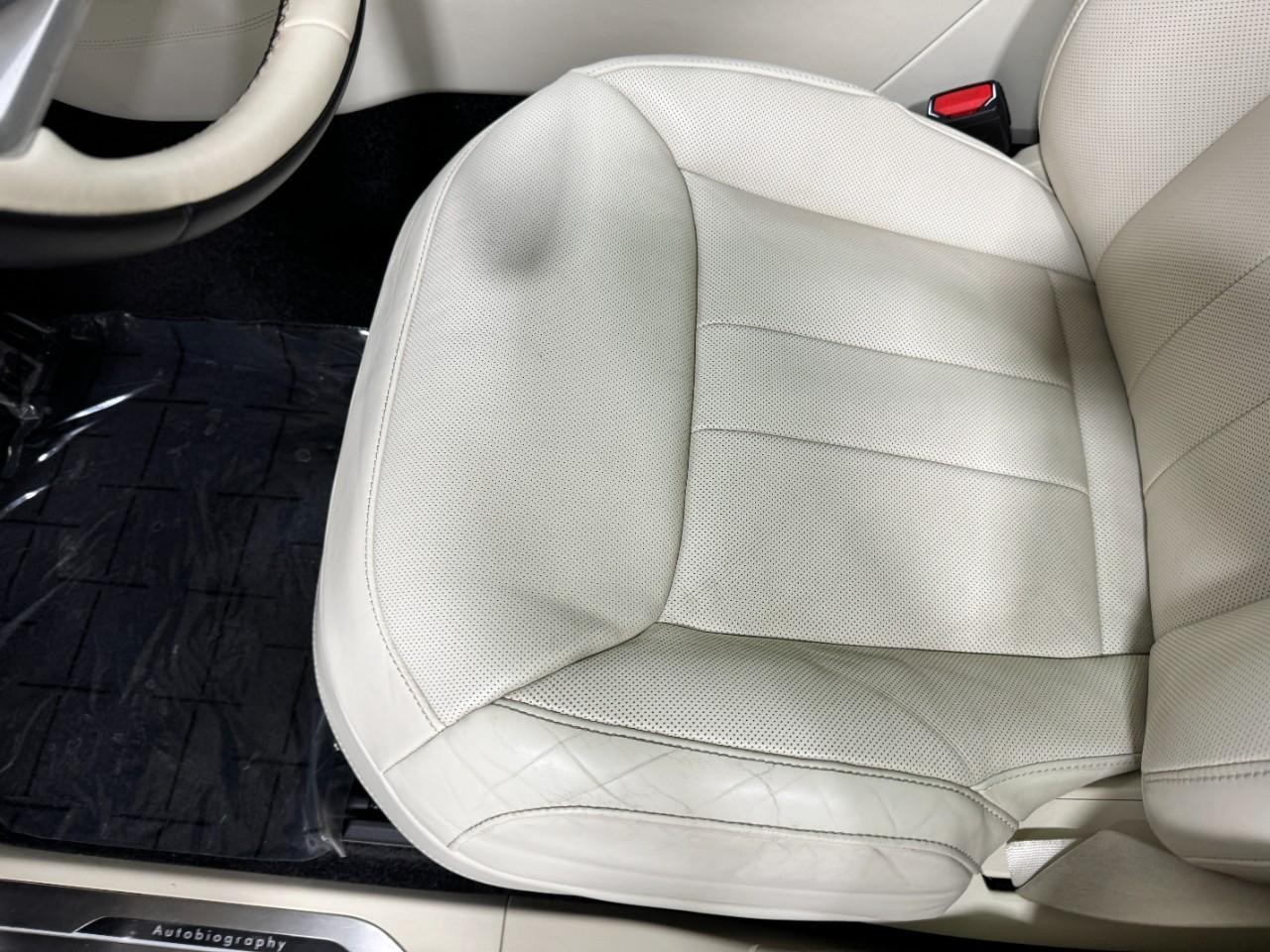 Land Rover Range Rover Vehicle Full-screen Gallery Image 30