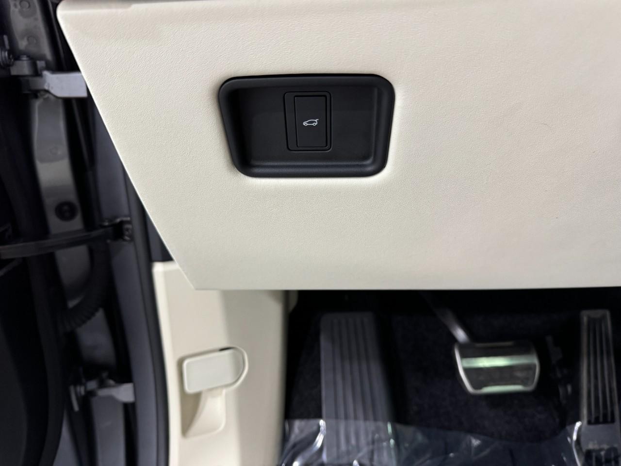 Land Rover Range Rover Vehicle Full-screen Gallery Image 31