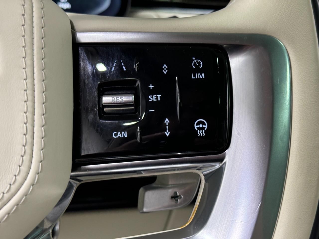 Land Rover Range Rover Vehicle Full-screen Gallery Image 33