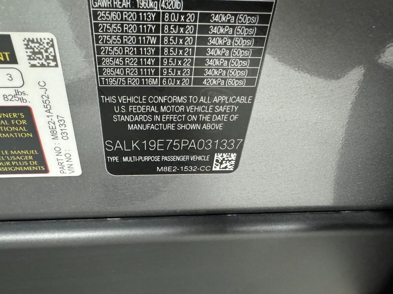 Land Rover Range Rover Vehicle Full-screen Gallery Image 36