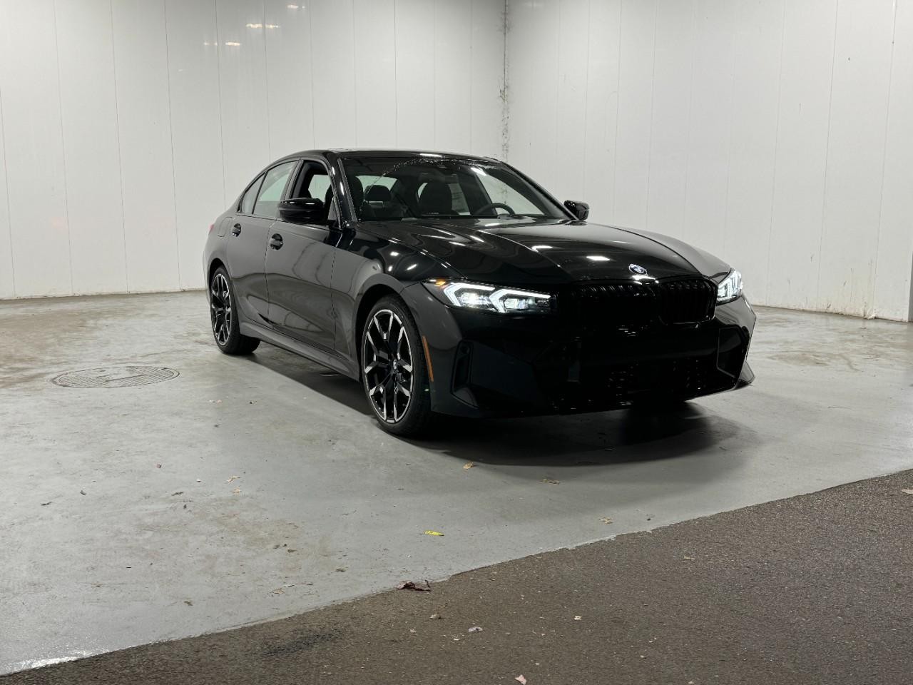 BMW 3 Series Vehicle Full-screen Gallery Image 6