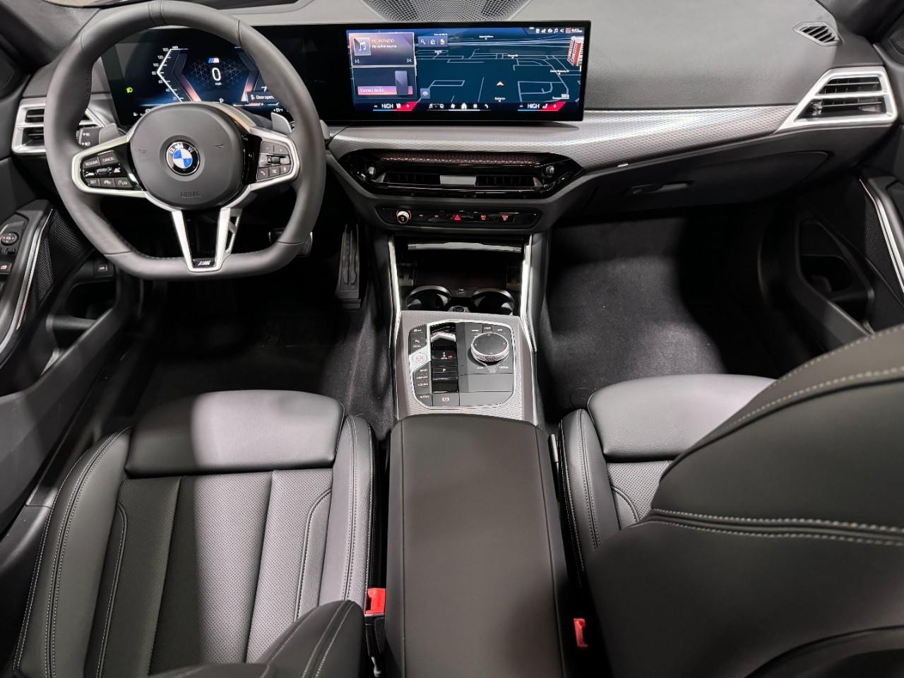 BMW 3 Series Vehicle Full-screen Gallery Image 13