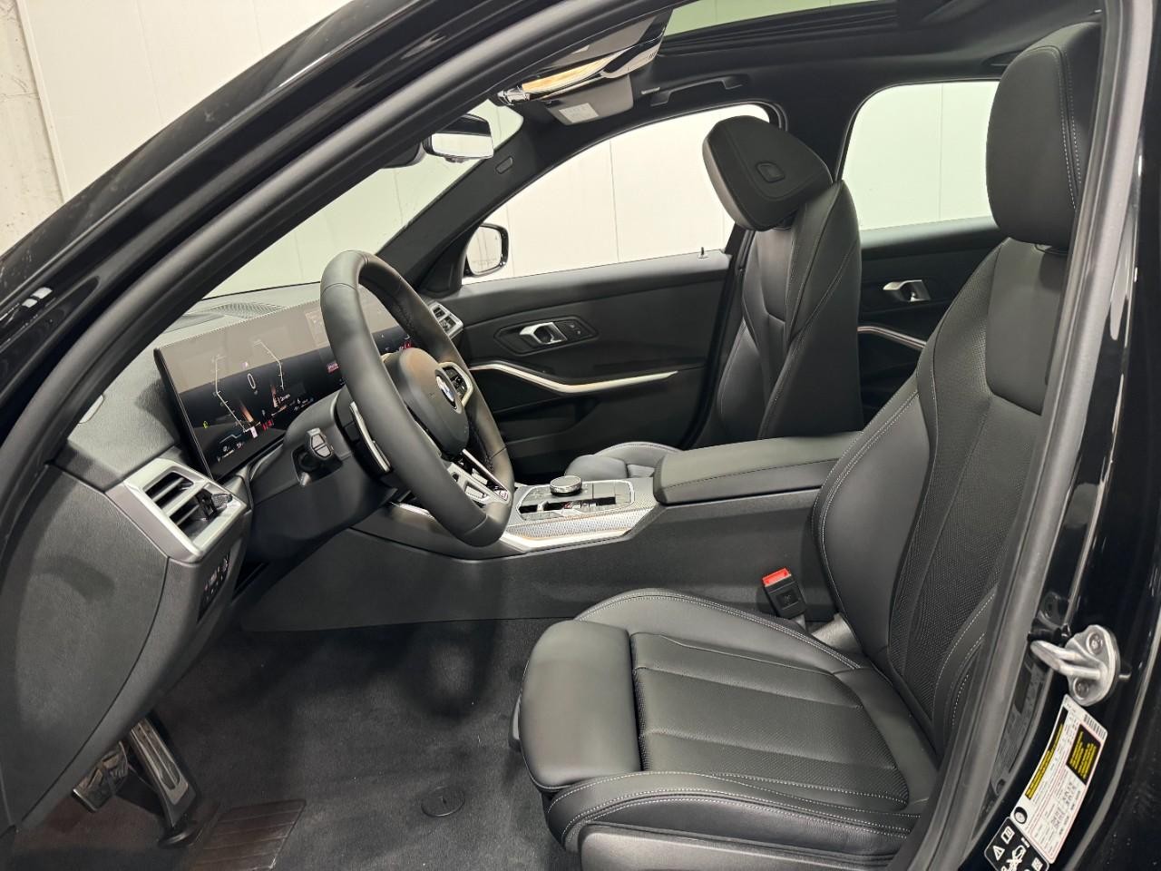 BMW 3 Series Vehicle Full-screen Gallery Image 27