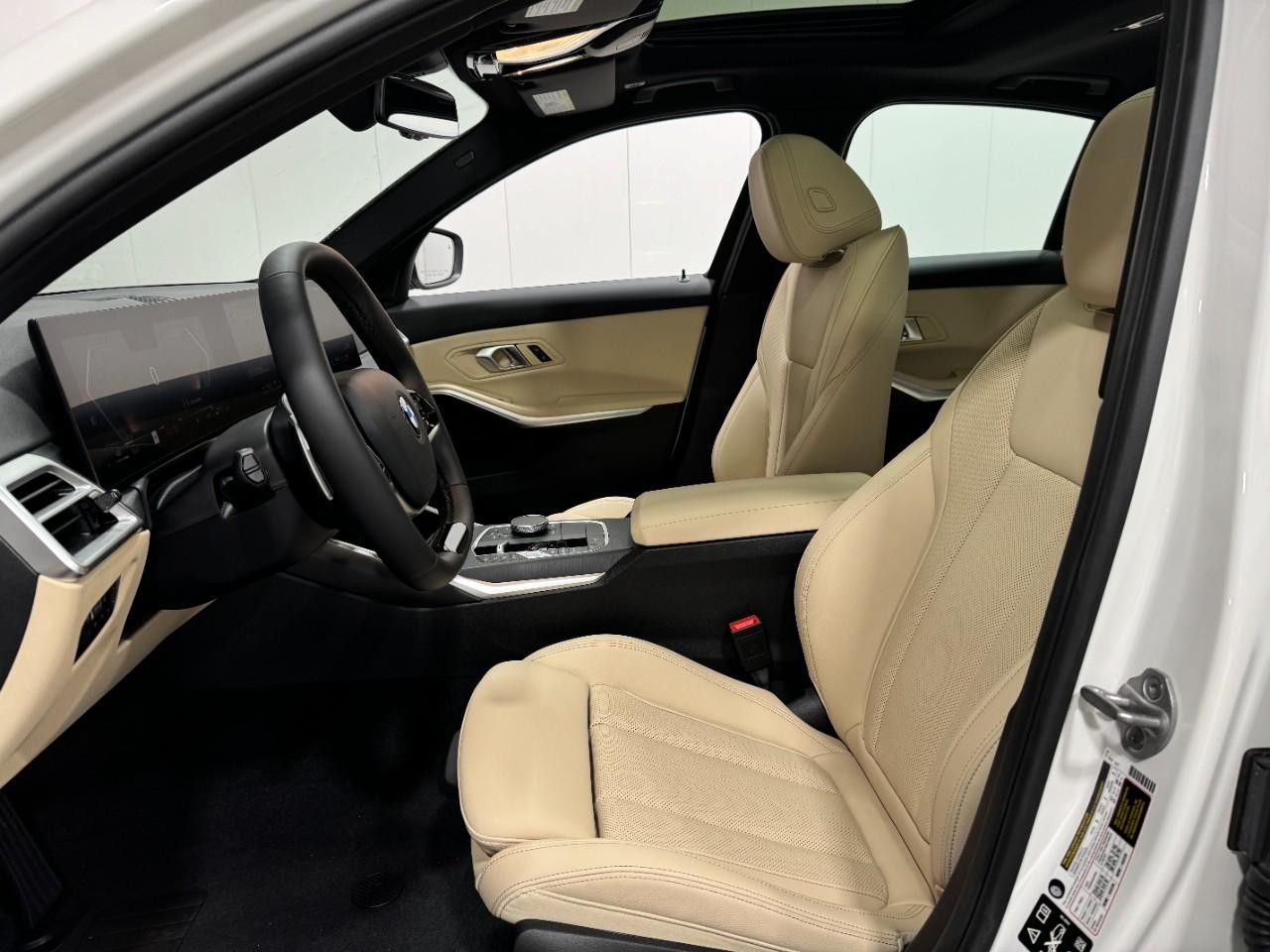 BMW 3 Series Vehicle Full-screen Gallery Image 27