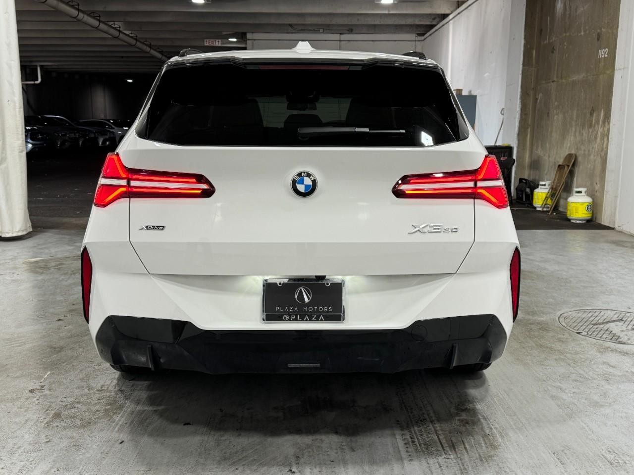 BMW X3 Vehicle Full-screen Gallery Image 9