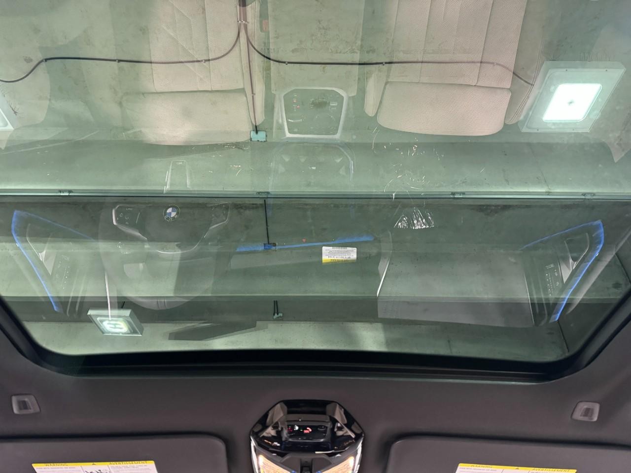 BMW X3 Vehicle Full-screen Gallery Image 11