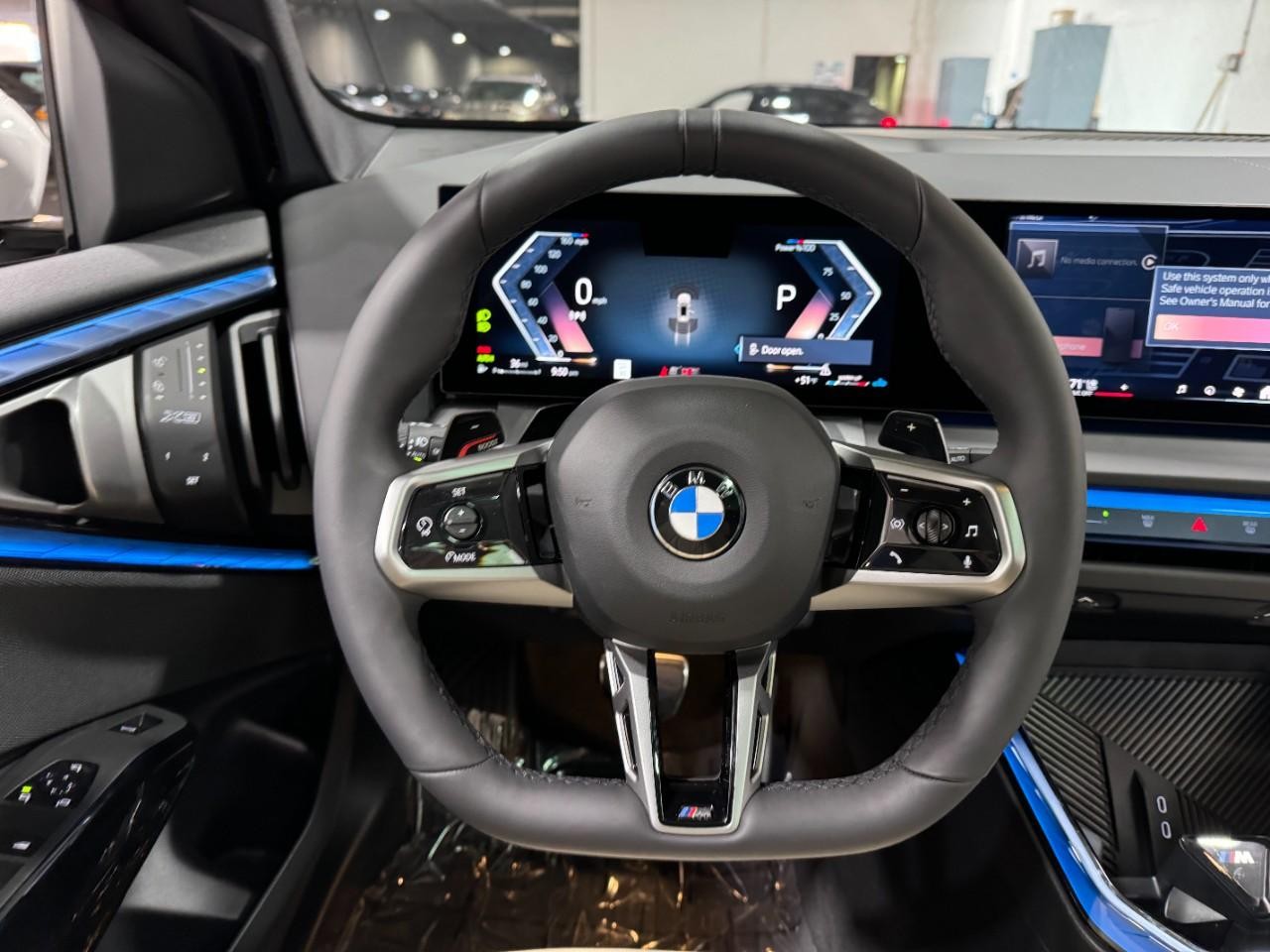 BMW X3 Vehicle Full-screen Gallery Image 13