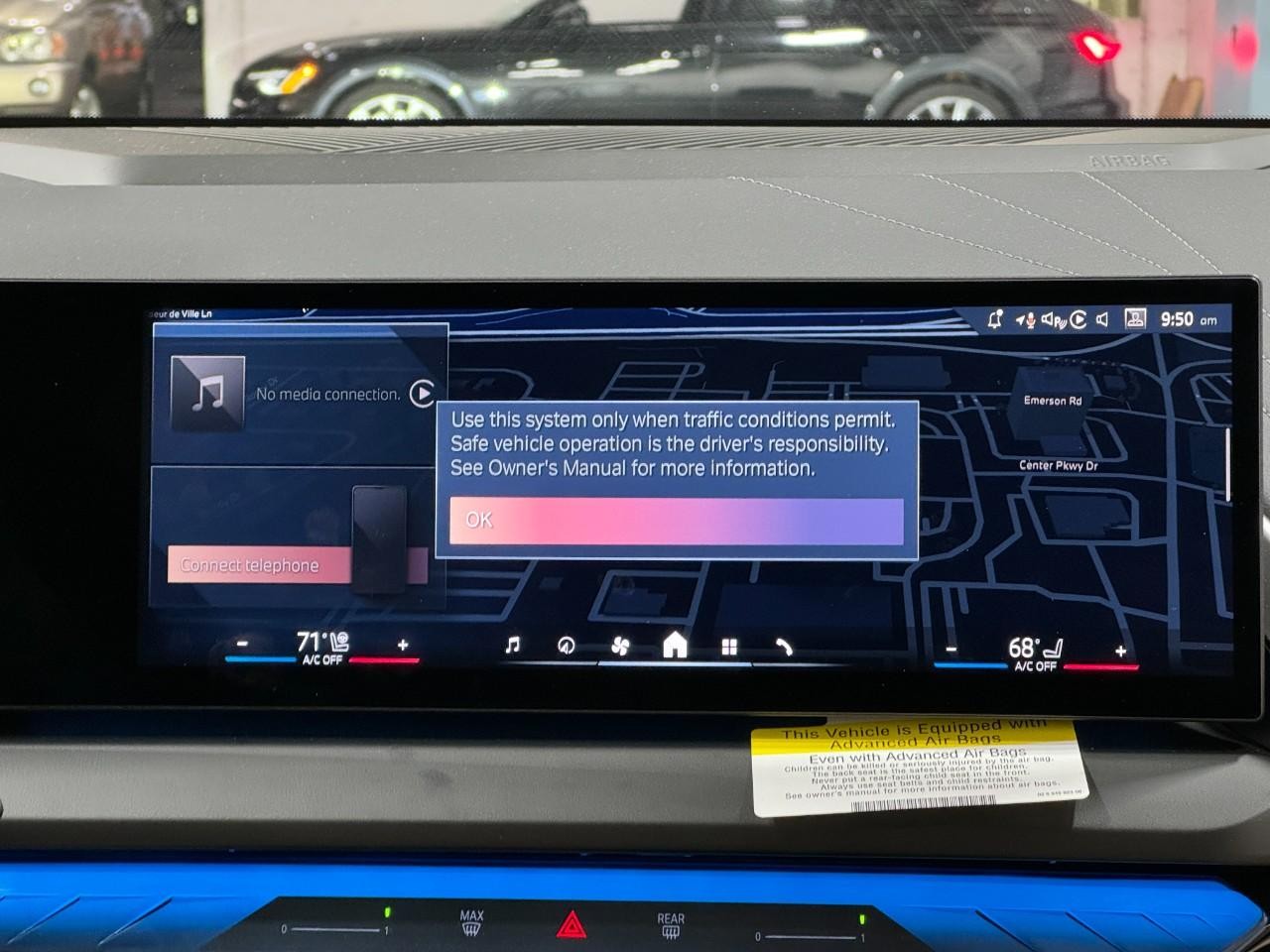 BMW X3 Vehicle Full-screen Gallery Image 14