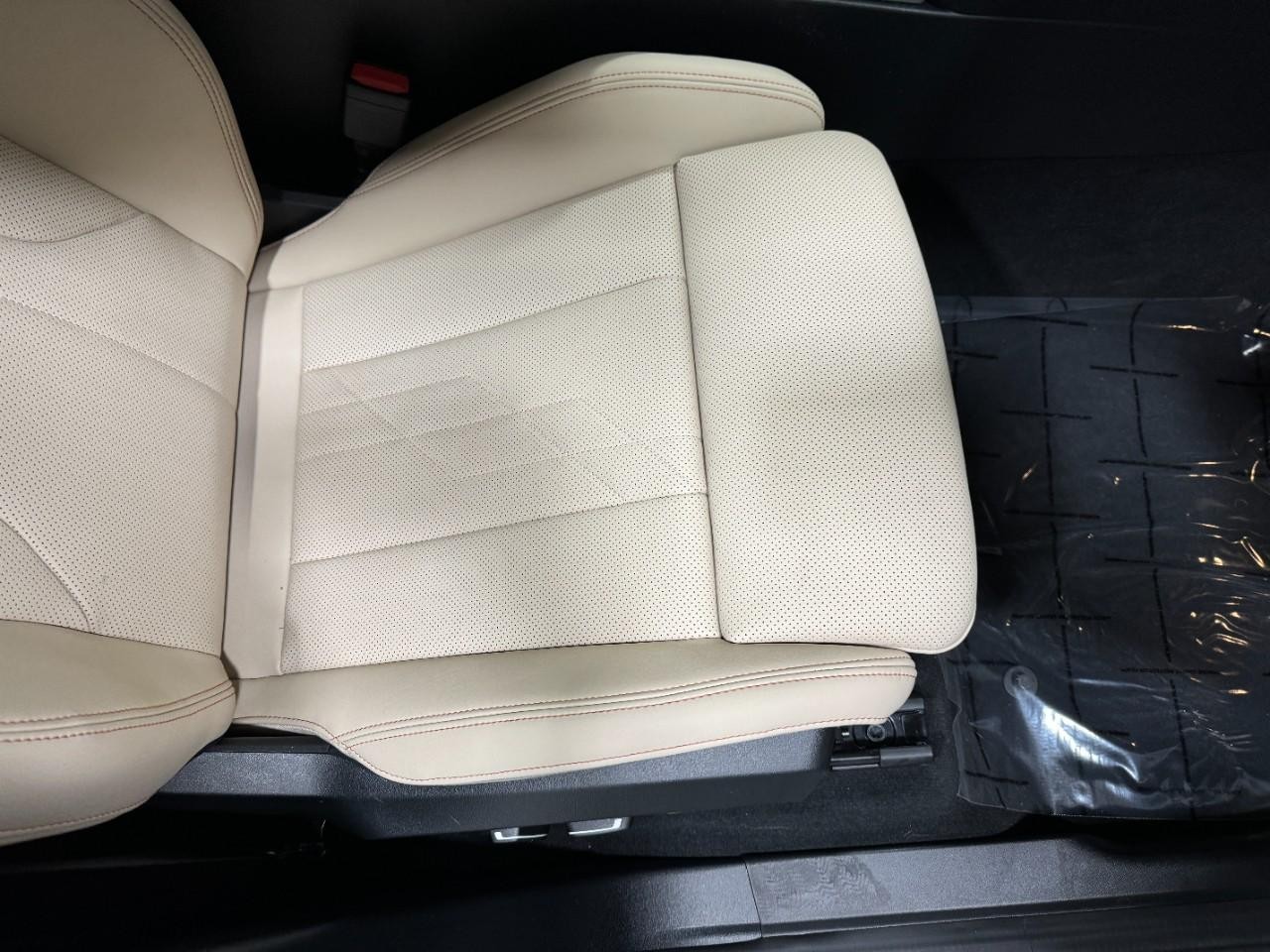 BMW X3 Vehicle Full-screen Gallery Image 18