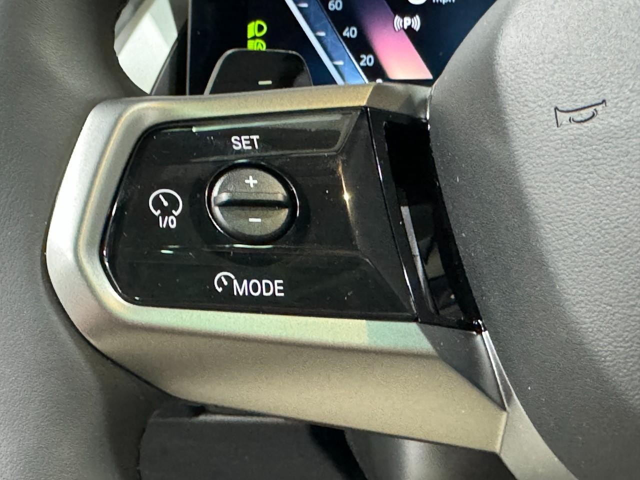 BMW X3 Vehicle Full-screen Gallery Image 27