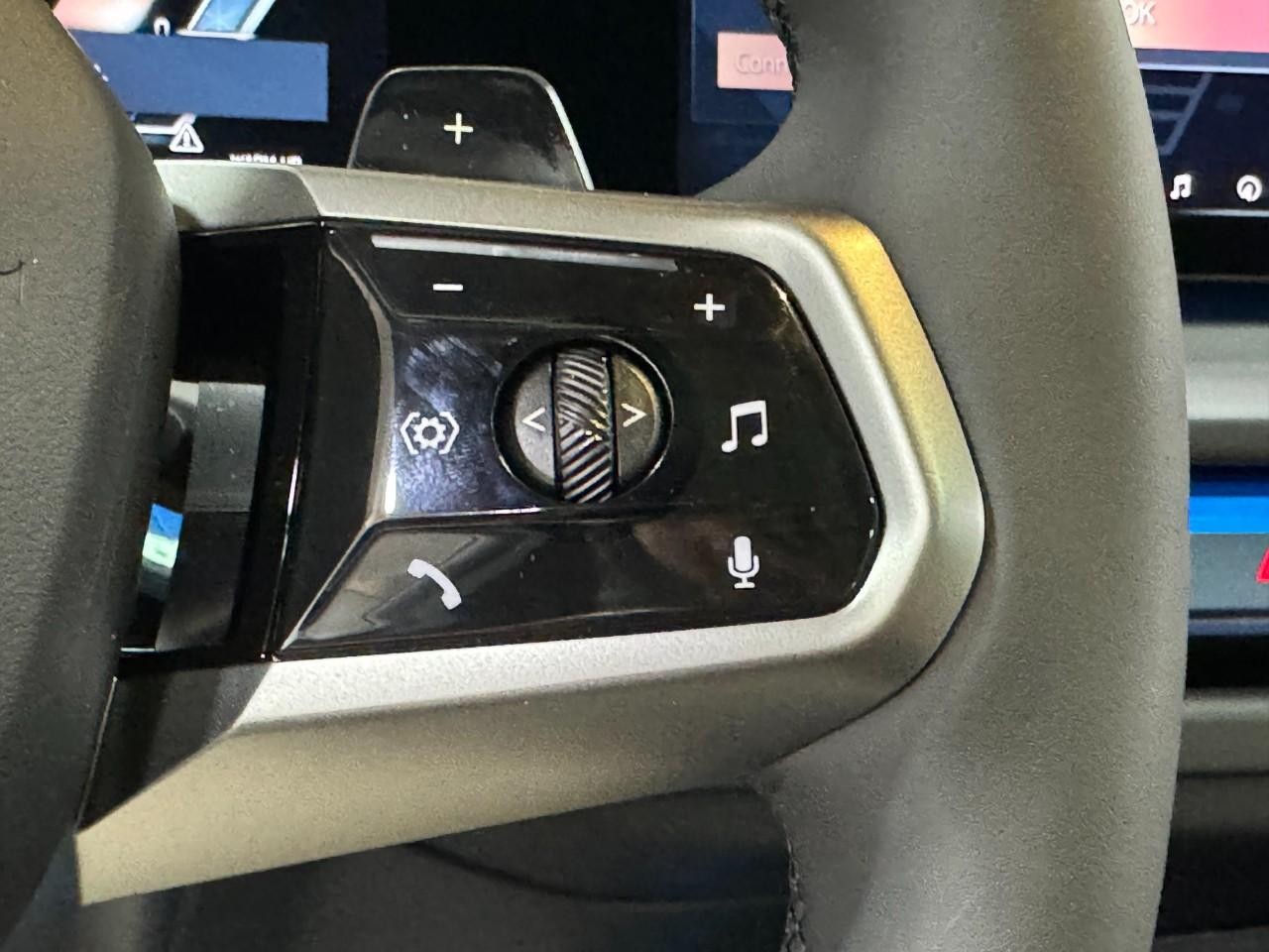 BMW X3 Vehicle Full-screen Gallery Image 28