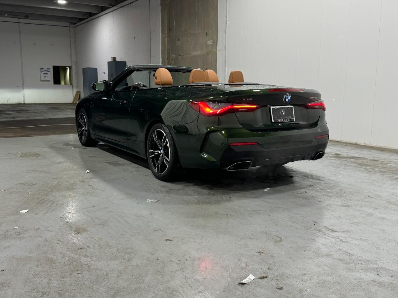 BMW 4 Series Vehicle Full-screen Gallery Image 3