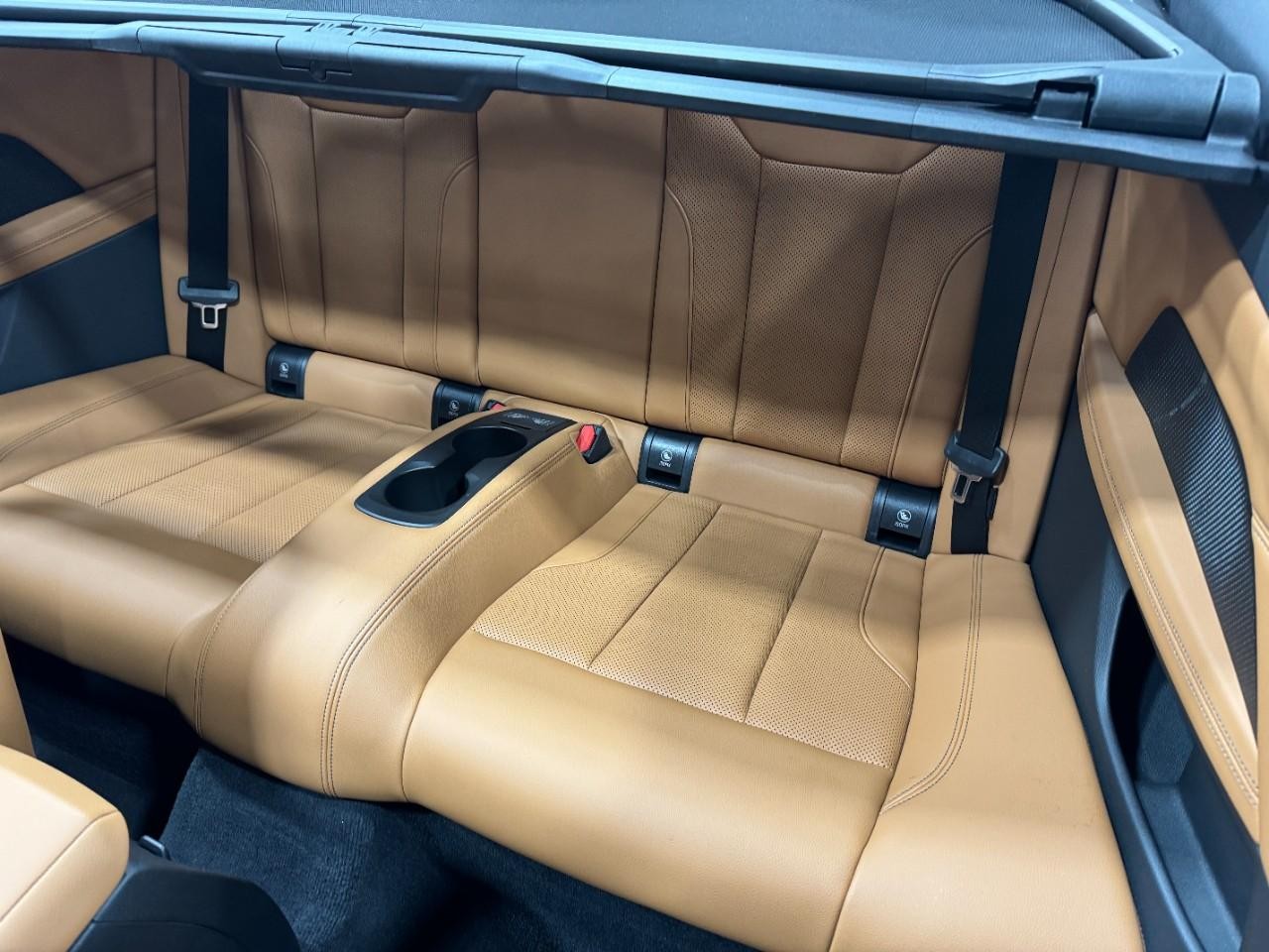 BMW 4 Series Vehicle Full-screen Gallery Image 8