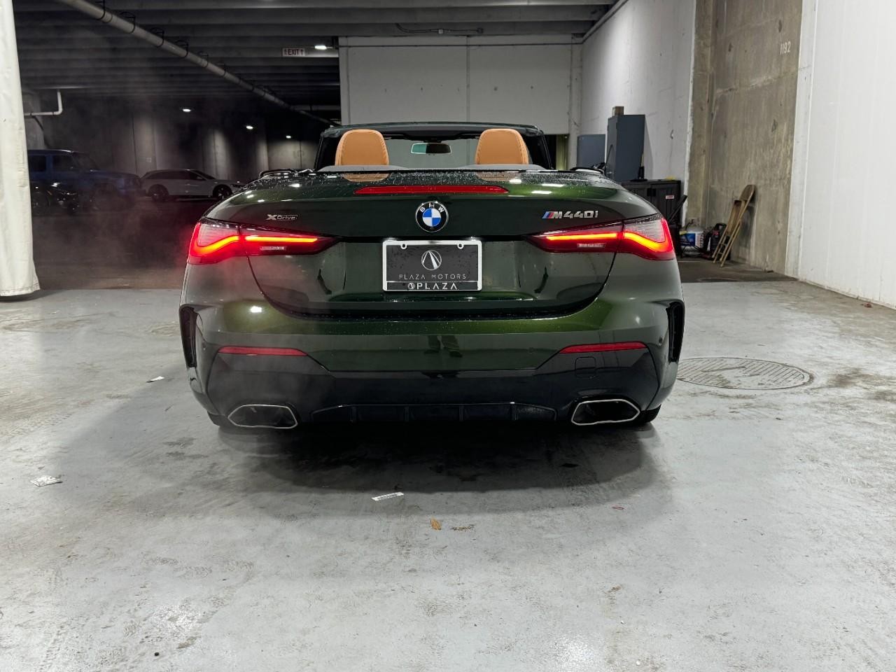 BMW 4 Series Vehicle Full-screen Gallery Image 9