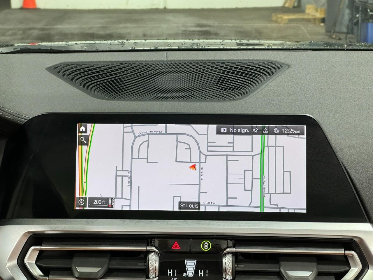 BMW 4 Series Vehicle Full-screen Gallery Image 14