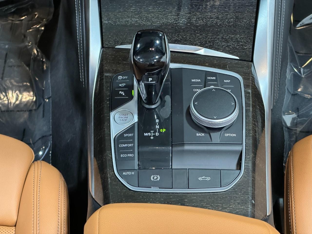 BMW 4 Series Vehicle Full-screen Gallery Image 16