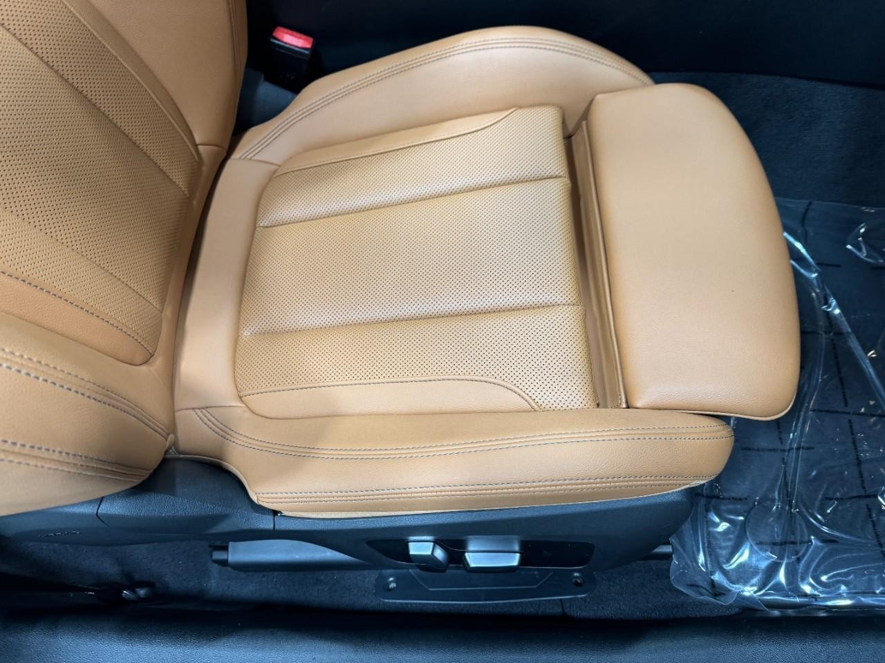 BMW 4 Series Vehicle Full-screen Gallery Image 19