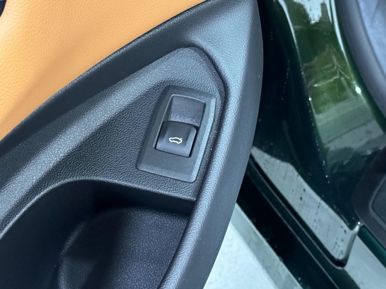 BMW 4 Series Vehicle Full-screen Gallery Image 26