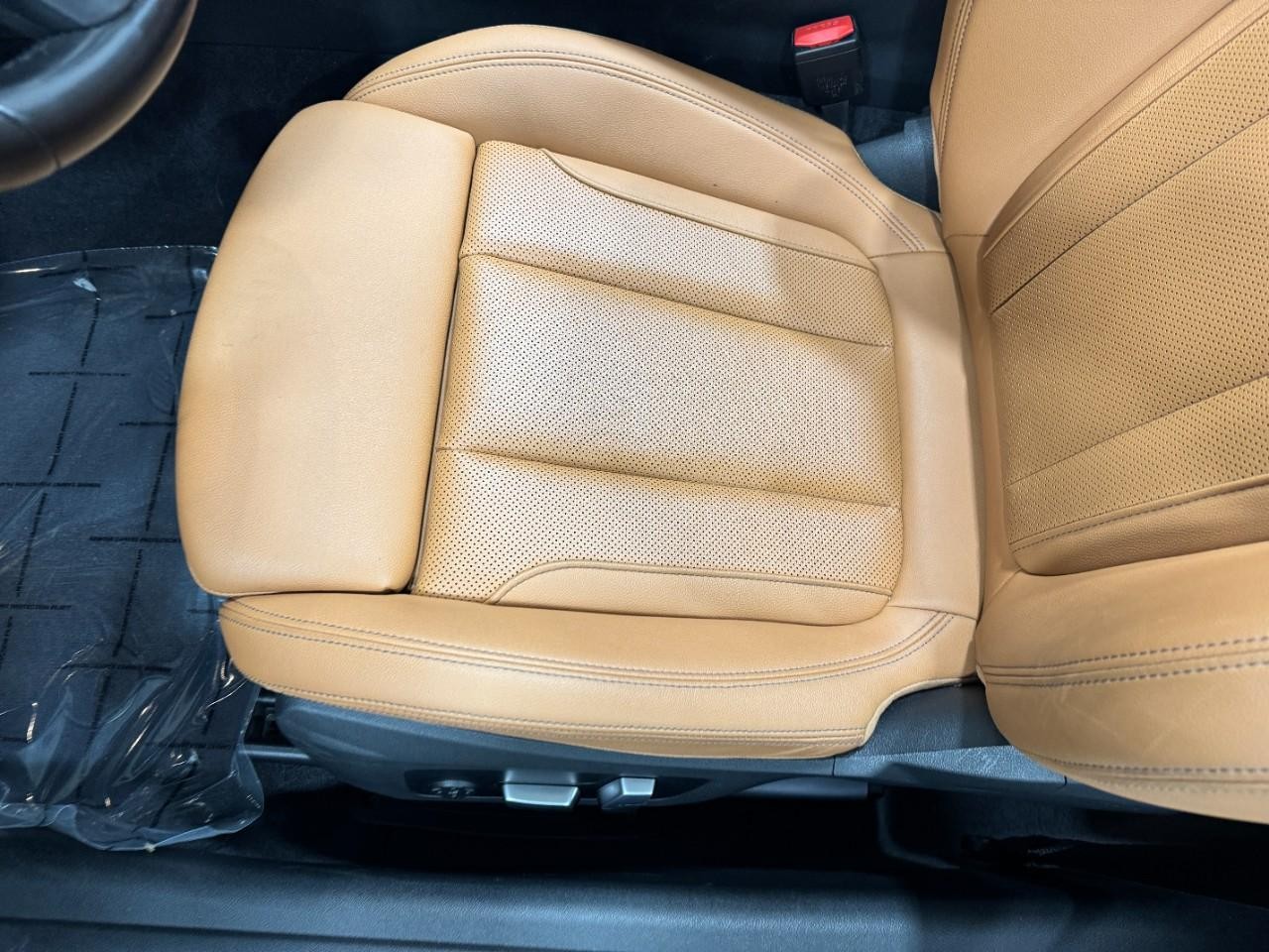 BMW 4 Series Vehicle Full-screen Gallery Image 28