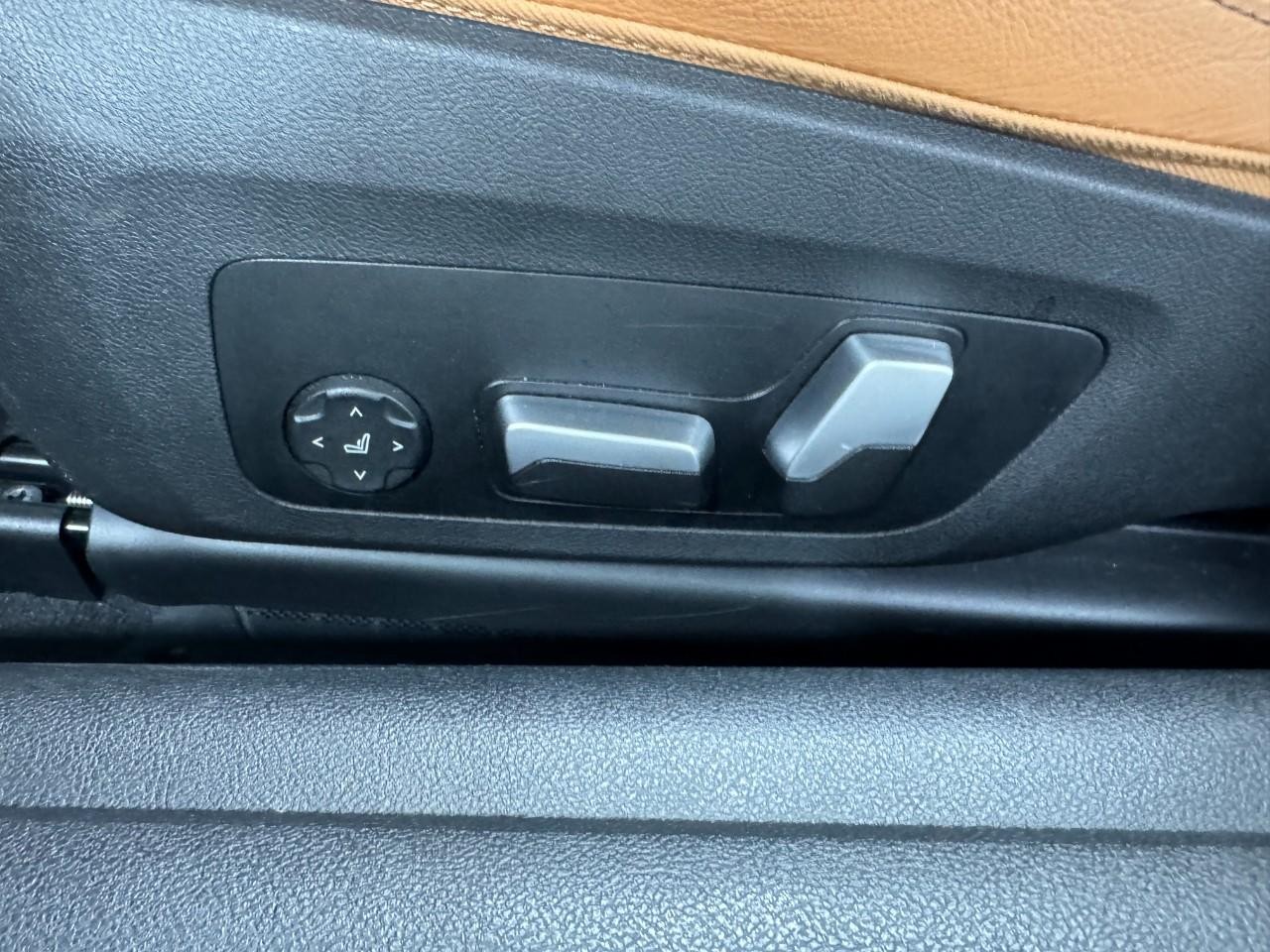 BMW 4 Series Vehicle Full-screen Gallery Image 29