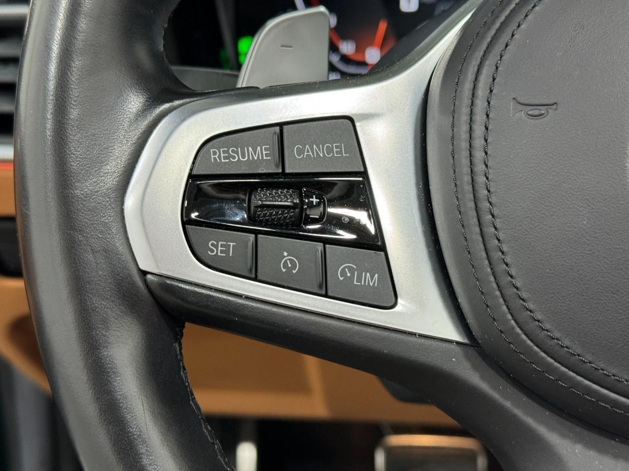 BMW 4 Series Vehicle Full-screen Gallery Image 31