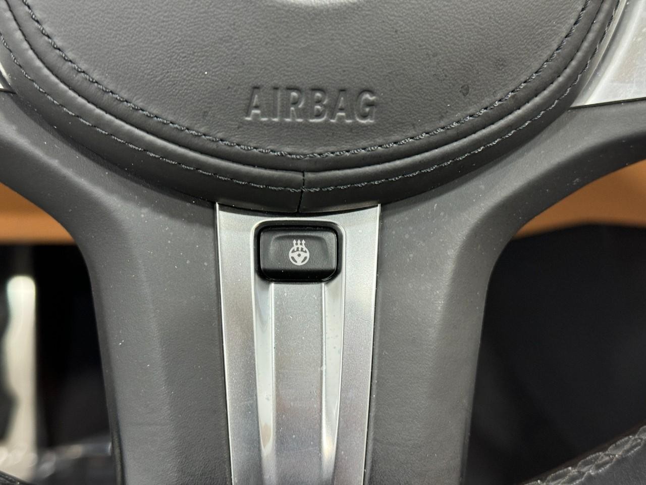 BMW 4 Series Vehicle Full-screen Gallery Image 32