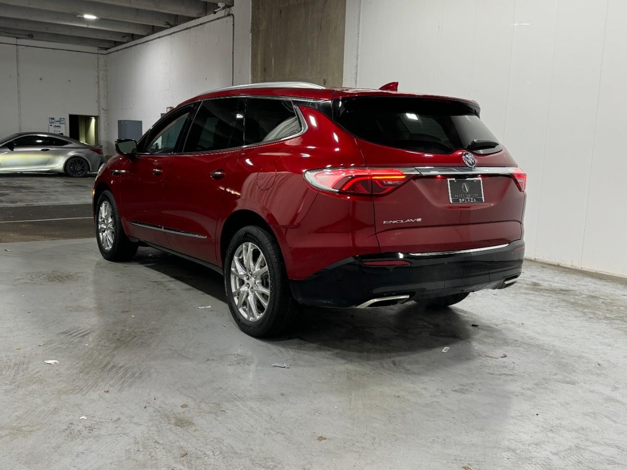 Buick Enclave Vehicle Full-screen Gallery Image 3